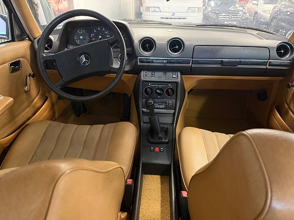 Mercedes-Benz 200 12 of 15