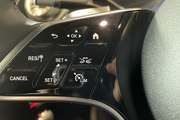 Mercedes-Benz EQS SUV 23 of 25