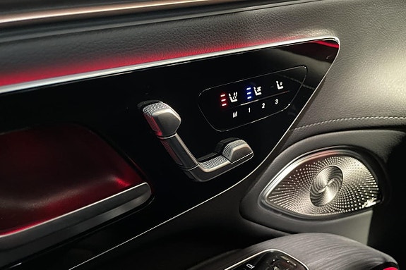 Mercedes-Benz EQS SUV 19 of 25