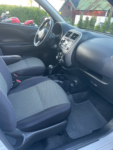 Nissan Micra 4 of 5