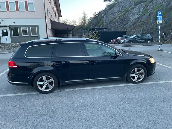 Volkswagen Passat 2 of 5