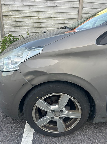 Peugeot 208 4 of 4