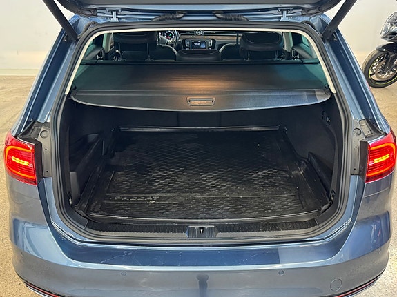 Volkswagen Passat 7 of 21