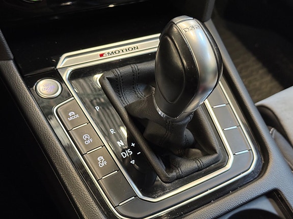 Volkswagen Passat 12 of 21