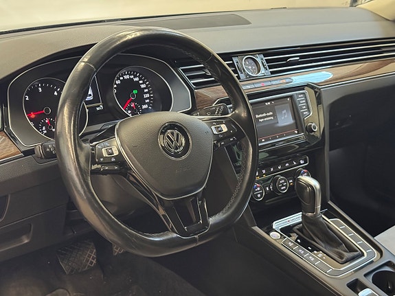 Volkswagen Passat 13 of 21