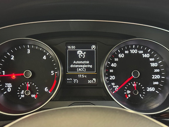Volkswagen Passat 18 of 21