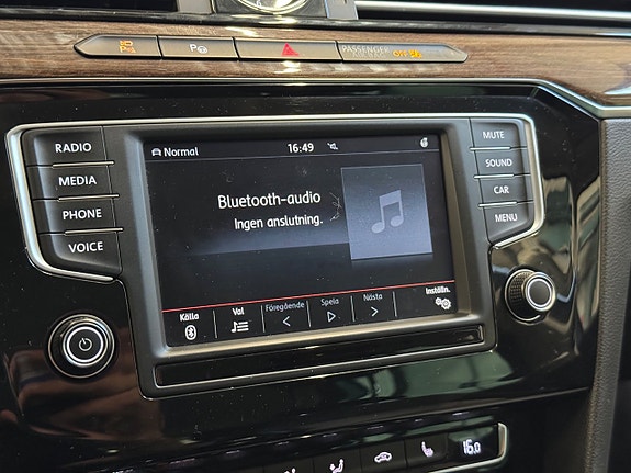 Volkswagen Passat 15 of 21