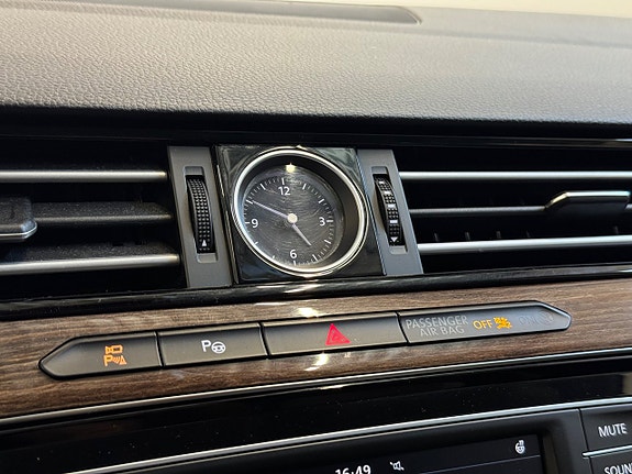 Volkswagen Passat 14 of 21
