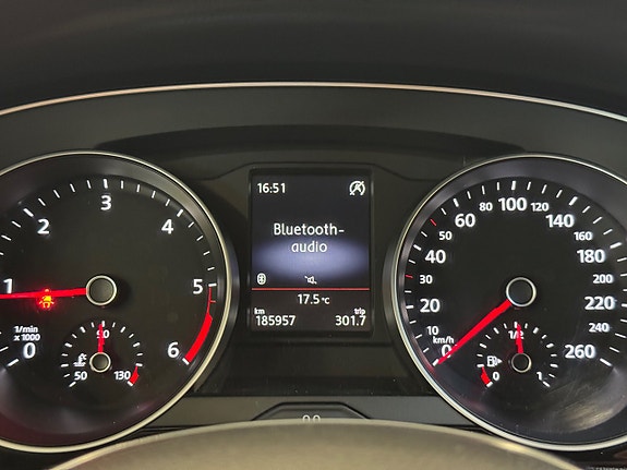 Volkswagen Passat 20 of 21