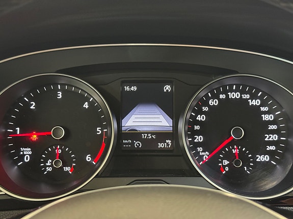 Volkswagen Passat 19 of 21