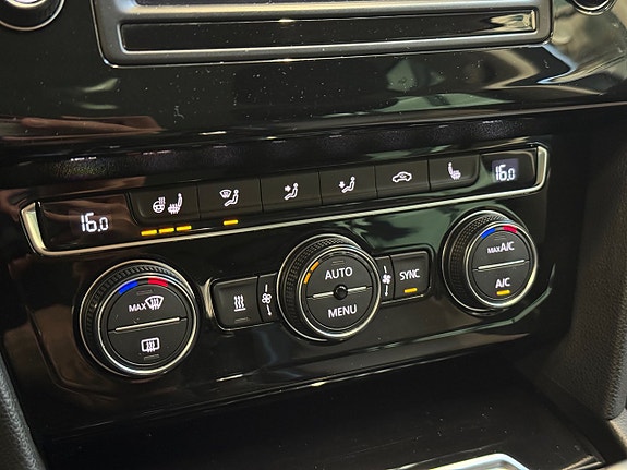 Volkswagen Passat 17 of 21