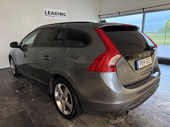 Volvo V60 2 of 24