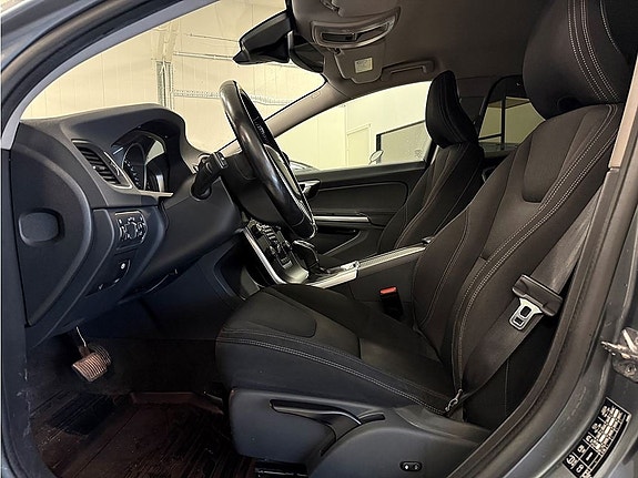 Volvo V60 3 of 5