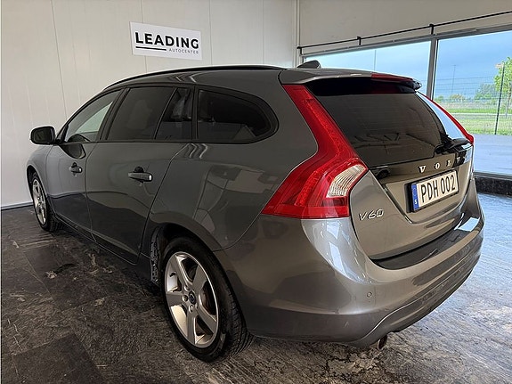 Volvo V60 2 of 5