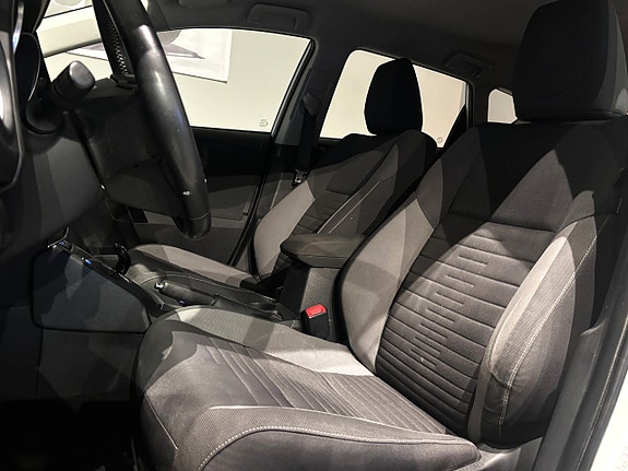 Toyota Auris 7 of 18
