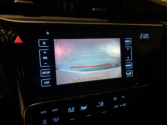 Toyota Auris 12 of 18