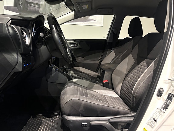 Toyota Auris 6 of 18