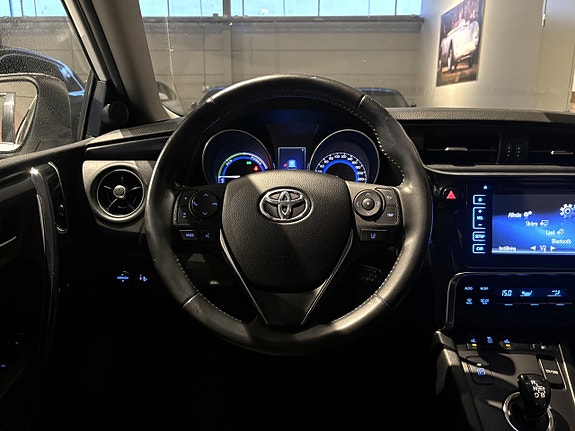 Toyota Auris 10 of 18