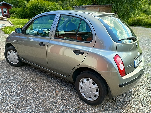 Nissan Micra 4 of 4
