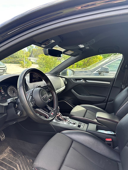 Audi S3 4 of 5