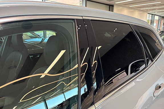 Volvo XC60 16 of 30