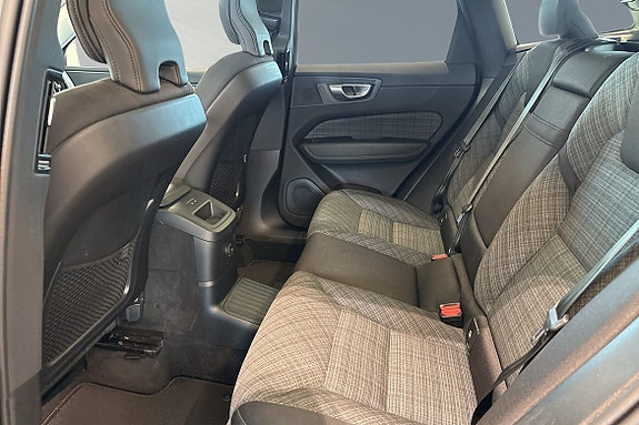 Volvo XC60 8 of 30