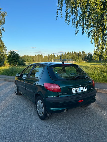 Peugeot 206 2 of 10