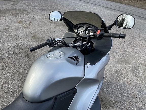 Honda NT650V Deauville 4 of 4