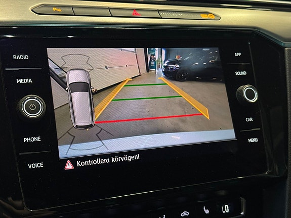 Volkswagen Passat 10 of 21