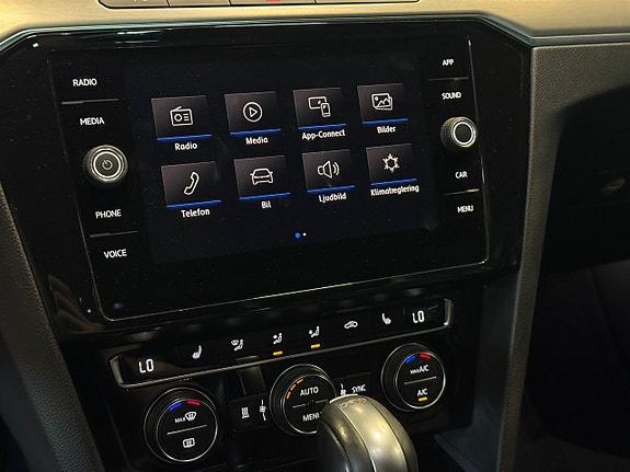 Volkswagen Passat 13 of 21