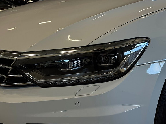Volkswagen Passat 16 of 21