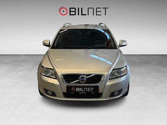 Volvo V50 3 of 5