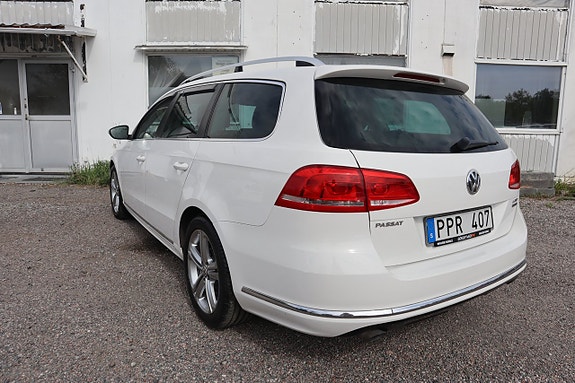 Volkswagen Passat 12 of 23