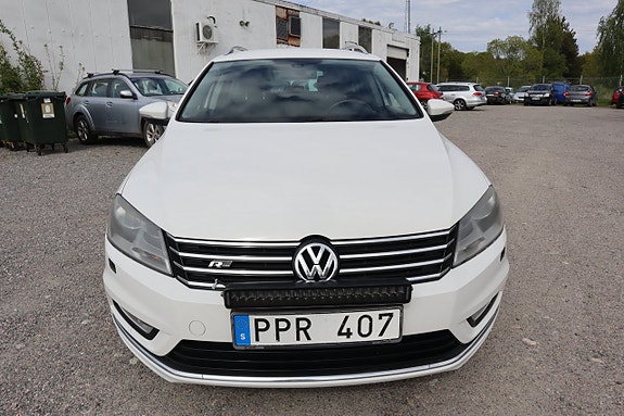 Volkswagen Passat 2 of 5