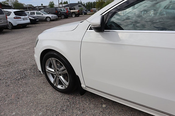 Volkswagen Passat 9 of 23