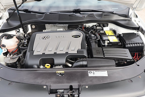 Volkswagen Passat 15 of 23