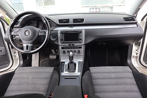 Volkswagen Passat 17 of 23