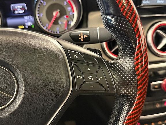 Mercedes-Benz CLA220 24 of 28