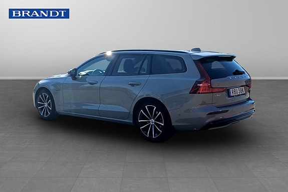 Volvo V60 2 of 5