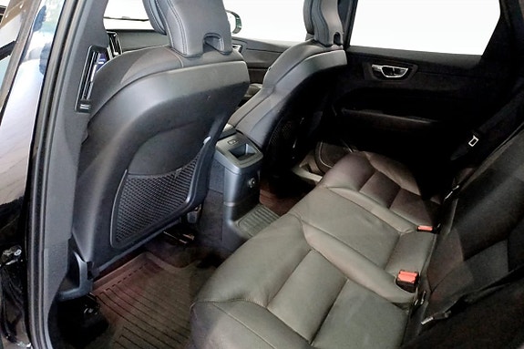 Volvo XC60 8 of 11