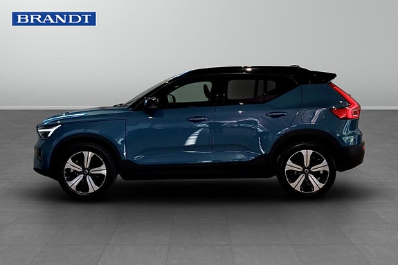 Volvo XC40 3 of 5