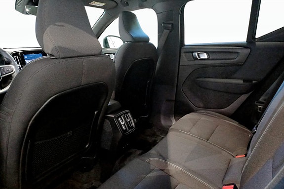 Volvo XC40 8 of 9