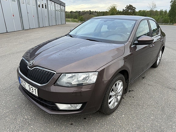 Skoda Octavia 2 of 5