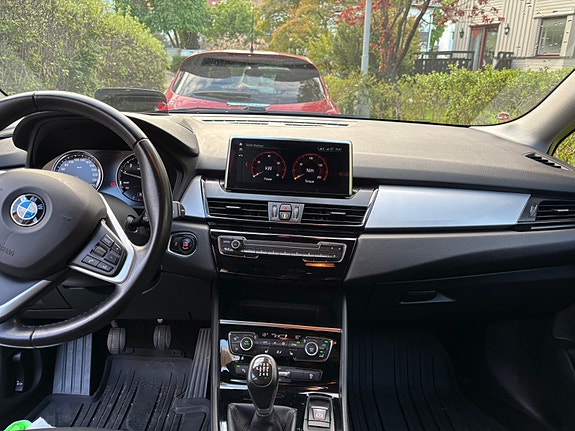 BMW 216i 25 of 28
