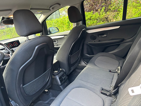 BMW 216i 24 of 28