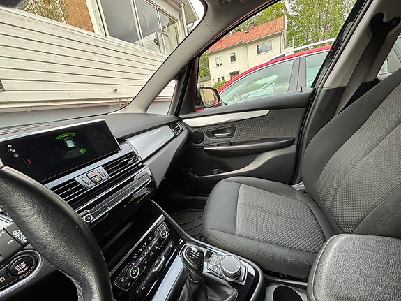 BMW 216i 6 of 28