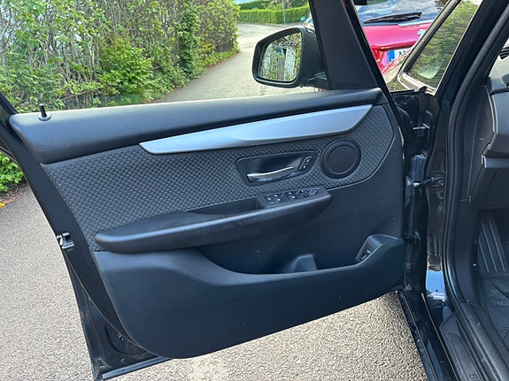 BMW 216i 26 of 28