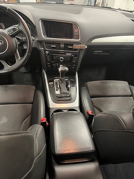 Audi Q5 2 of 5
