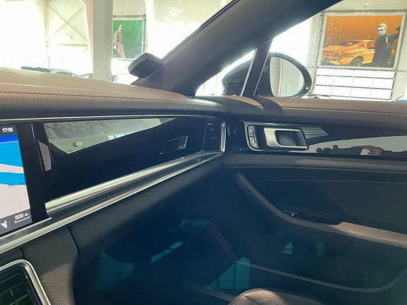 Porsche Panamera 4 13 of 16