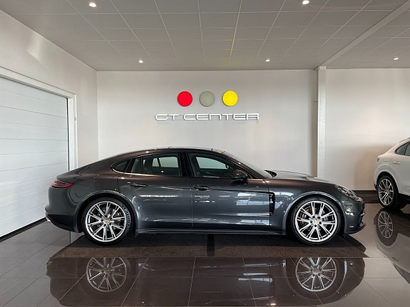 Porsche Panamera 4 2 of 5